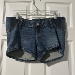 Ingrid & Isabel Maternity Size 4 Midi Denim Shorts Medium Wash Blue NWT